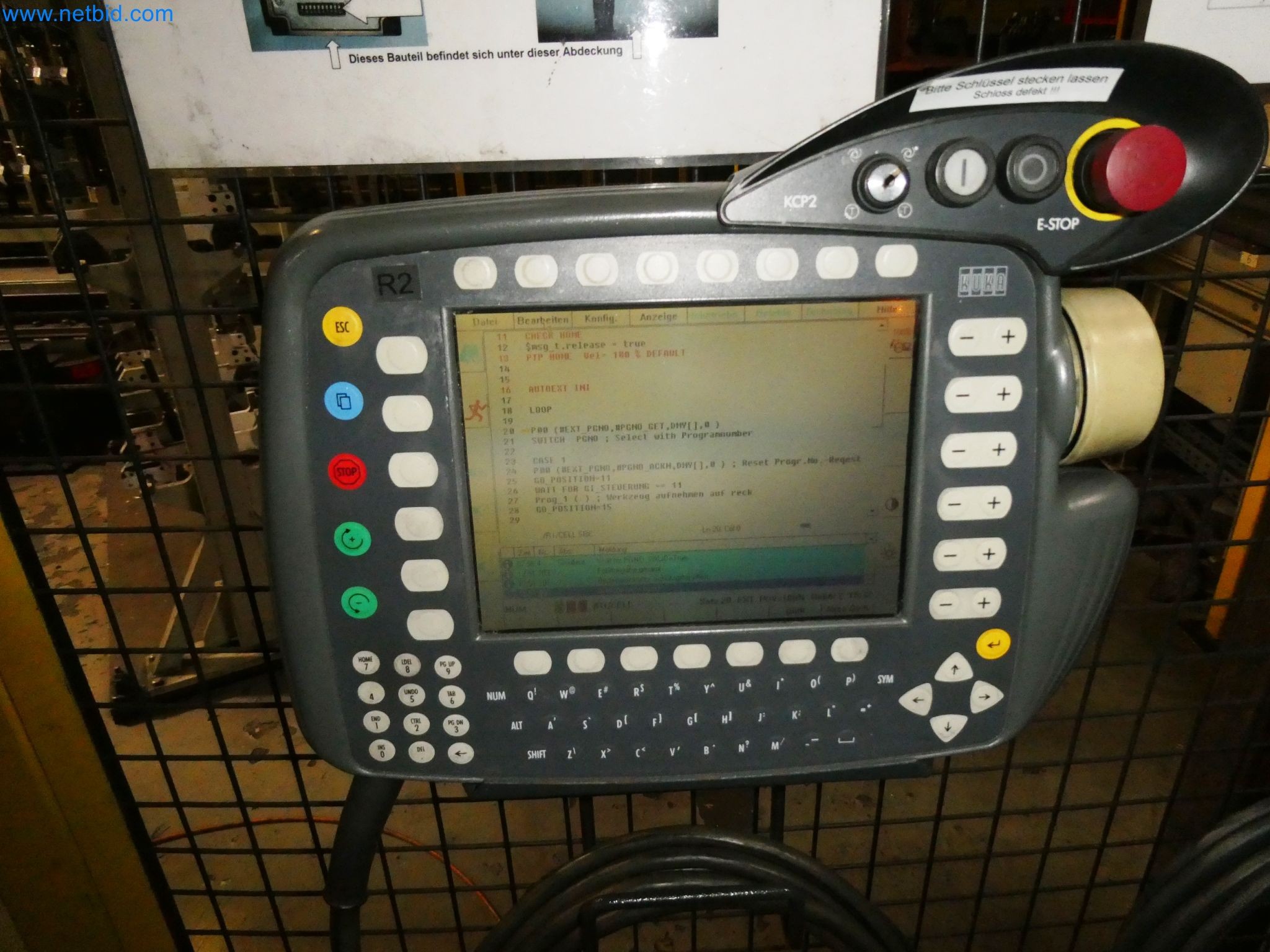 Roboty, svařovací zařízení a montážní příslušenství z automobilového průmyslu-14