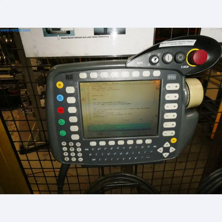 Roboty, svařovací zařízení a montážní příslušenství z automobilového průmyslu-14