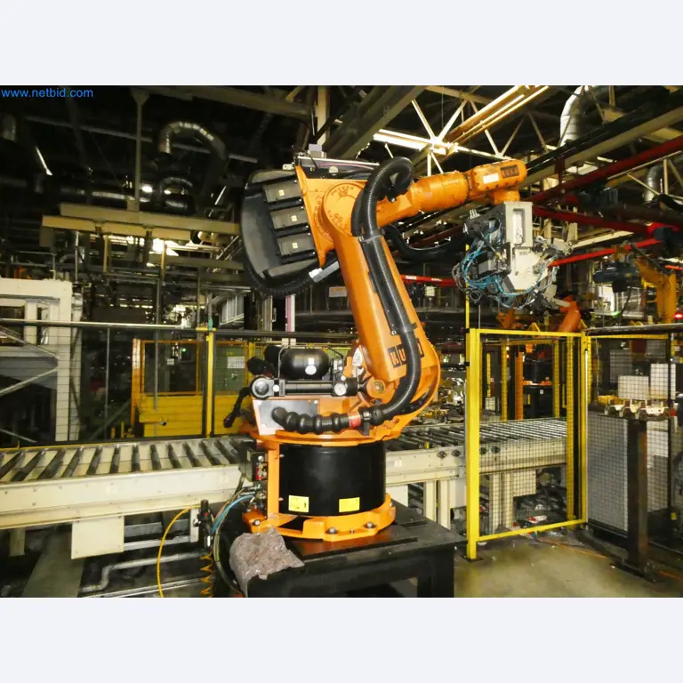 Roboty, svařovací zařízení a montážní příslušenství z automobilového průmyslu-15