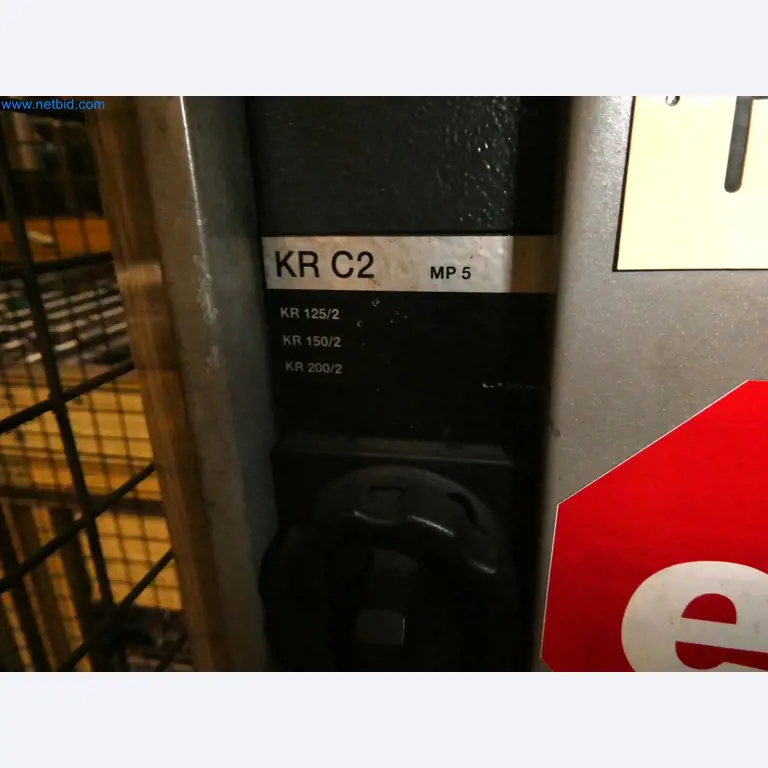 Roboty, svařovací zařízení a montážní příslušenství z automobilového průmyslu-17