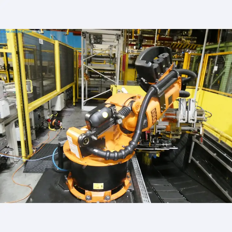 Roboty, svařovací zařízení a montážní příslušenství z automobilového průmyslu-22