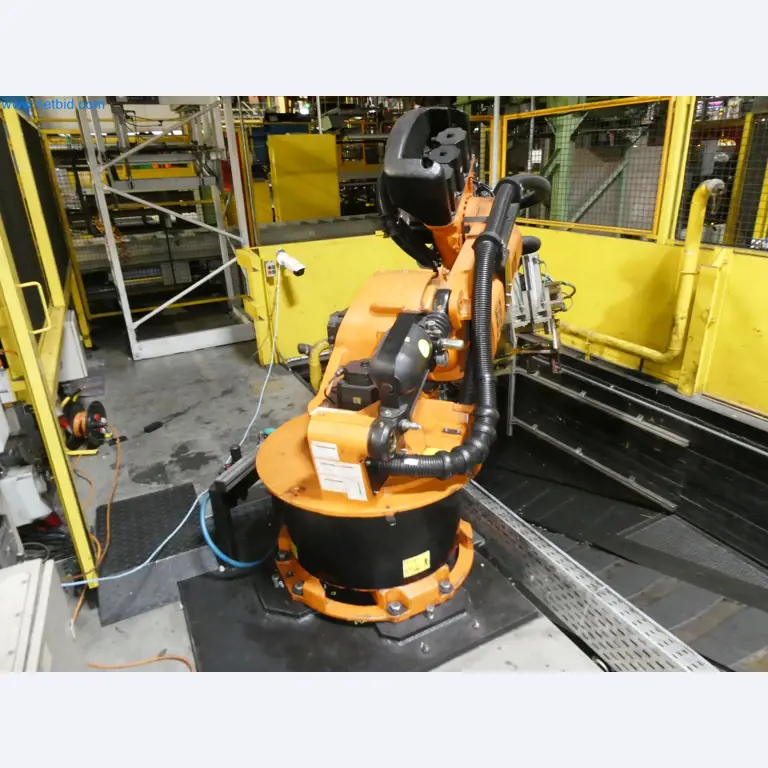 Roboty, svařovací zařízení a montážní příslušenství z automobilového průmyslu-23