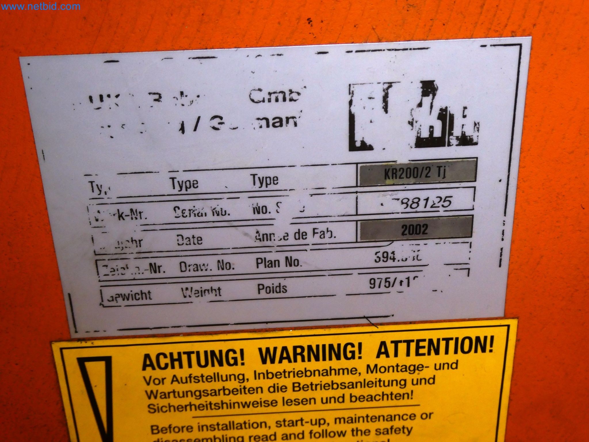 Roboty, svařovací zařízení a montážní příslušenství z automobilového průmyslu-25