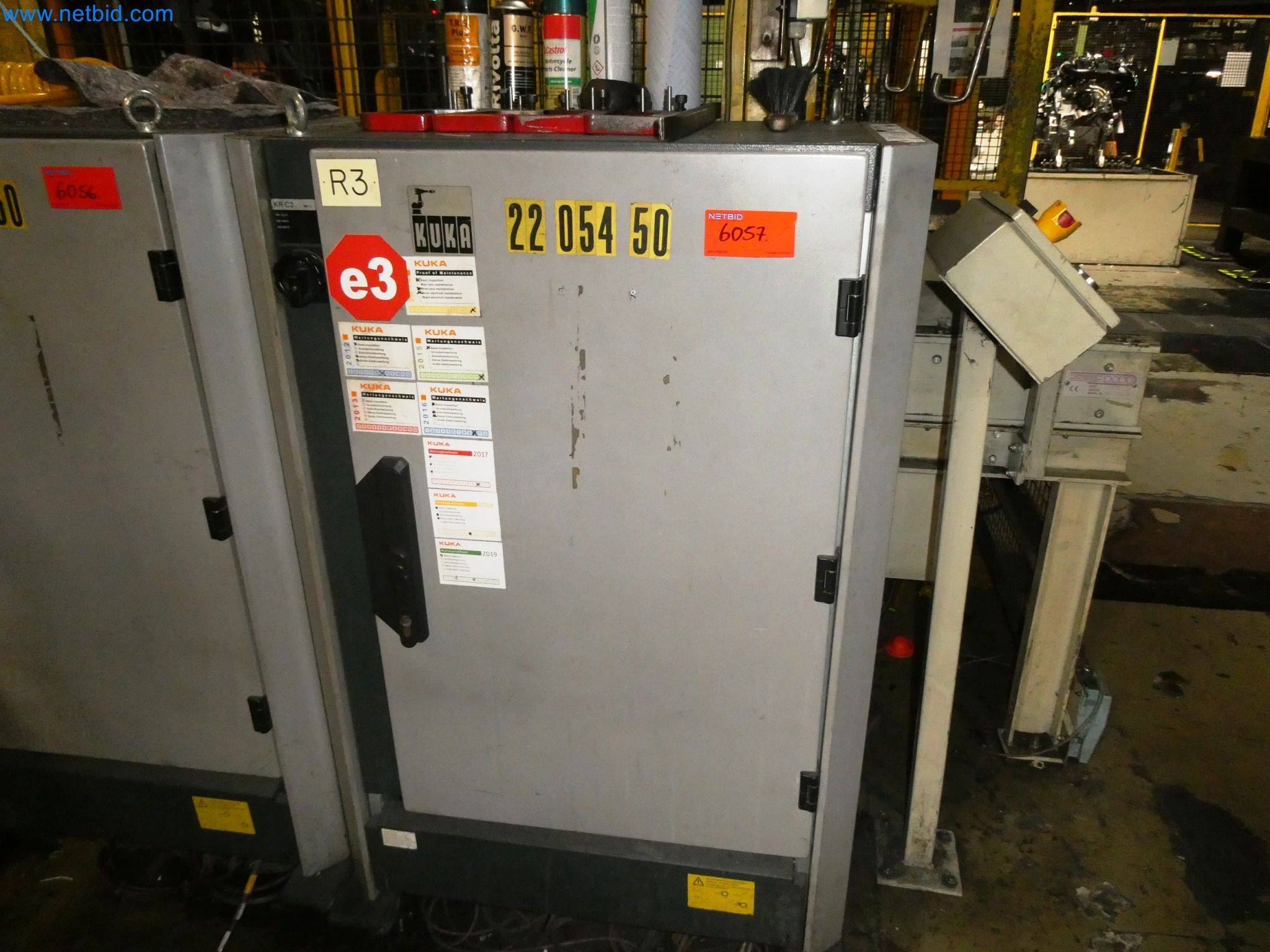 Roboty, svařovací zařízení a montážní příslušenství z automobilového průmyslu-28