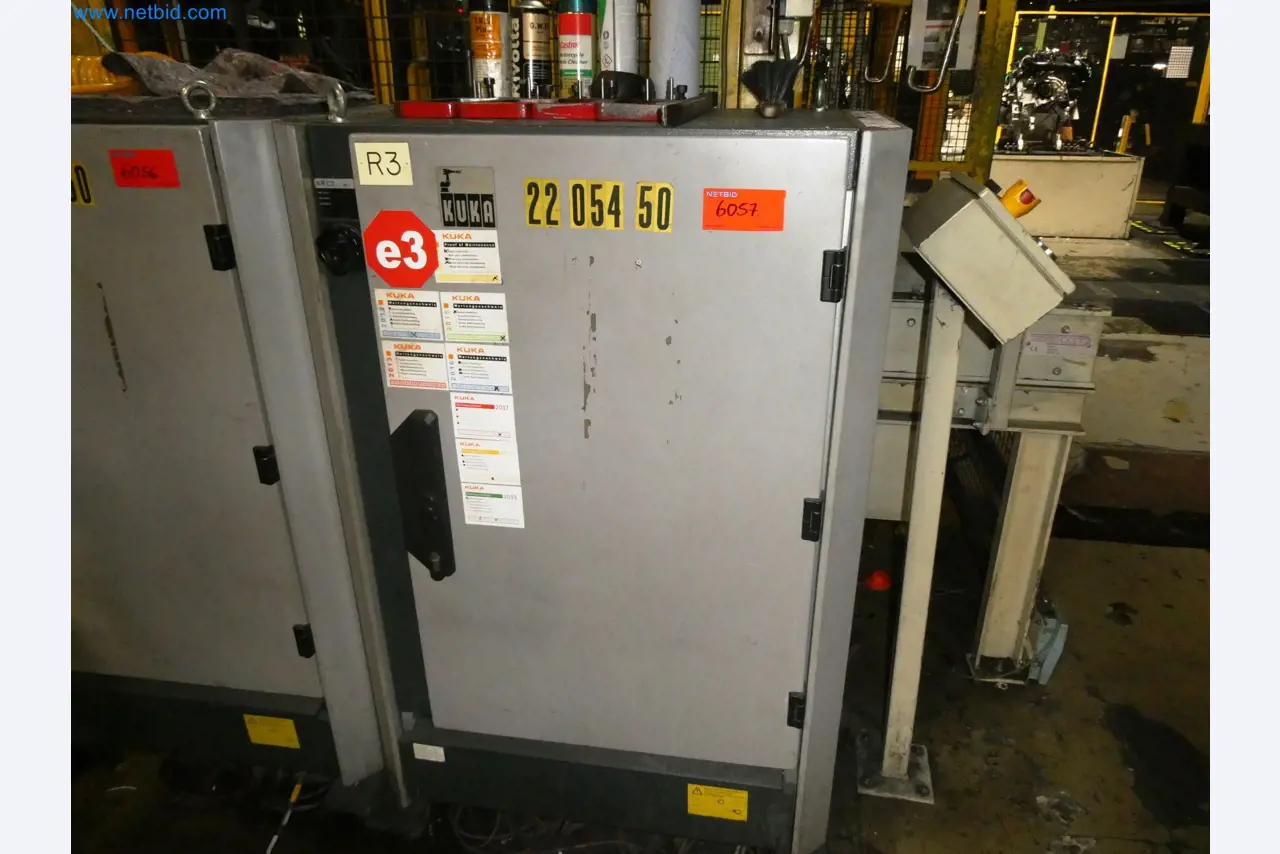 Roboty, svařovací zařízení a montážní příslušenství z automobilového průmyslu-28