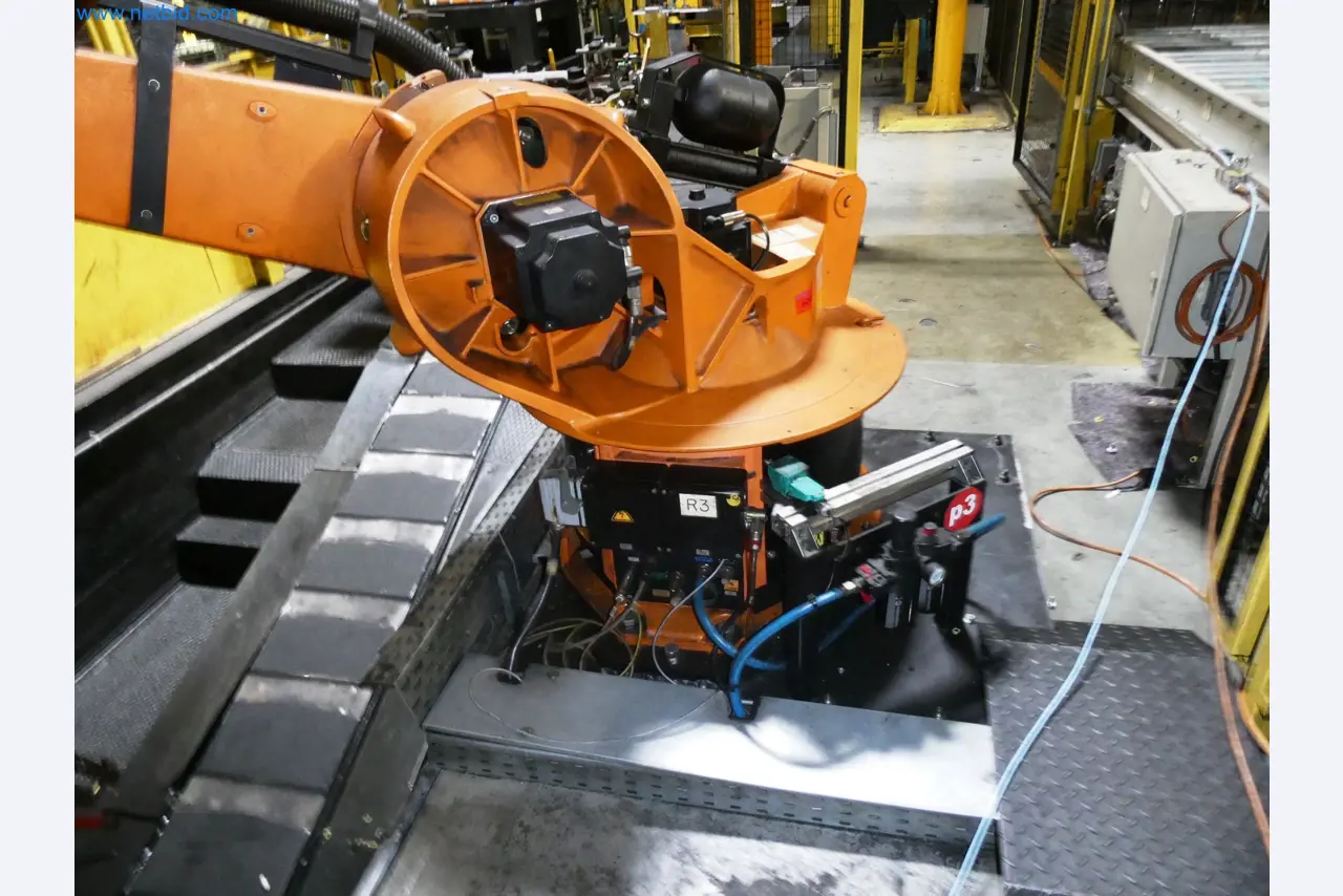 Roboty, svařovací zařízení a montážní příslušenství z automobilového průmyslu-29