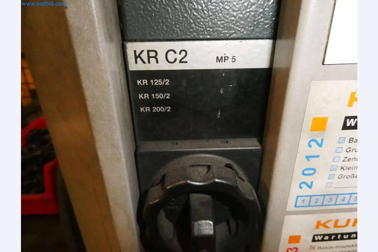 Roboty, svařovací zařízení a montážní příslušenství z automobilového průmyslu-2