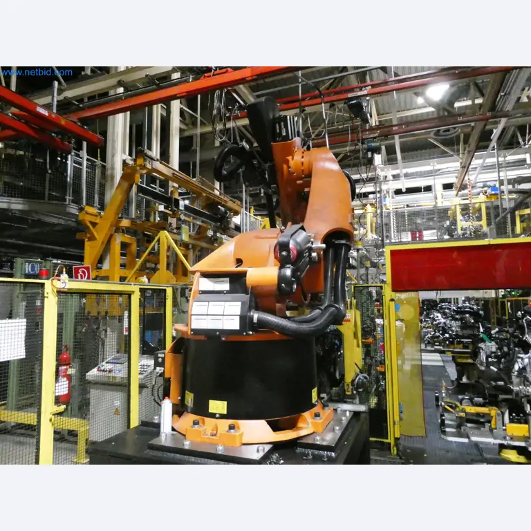 Roboty, svařovací zařízení a montážní příslušenství z automobilového průmyslu-30