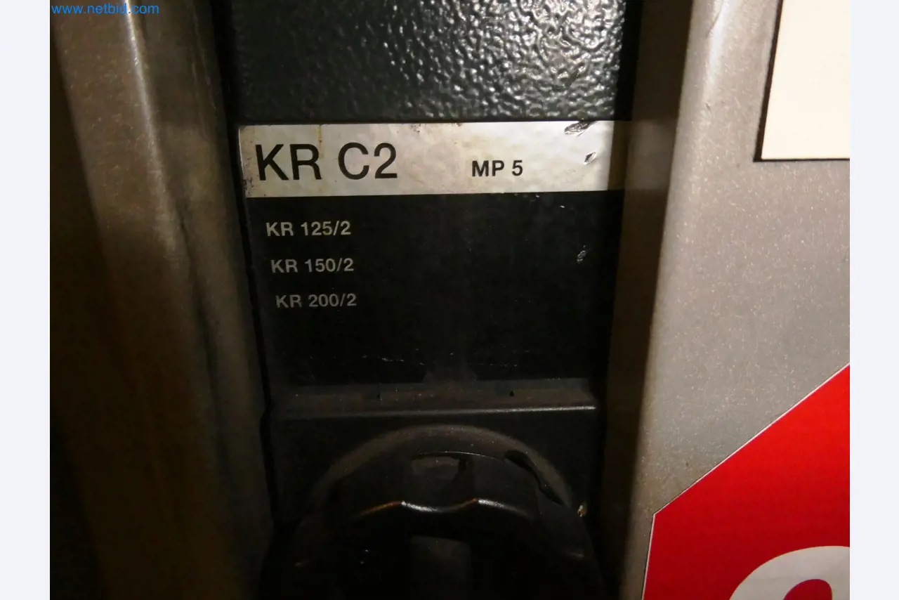 Roboty, svařovací zařízení a montážní příslušenství z automobilového průmyslu-32