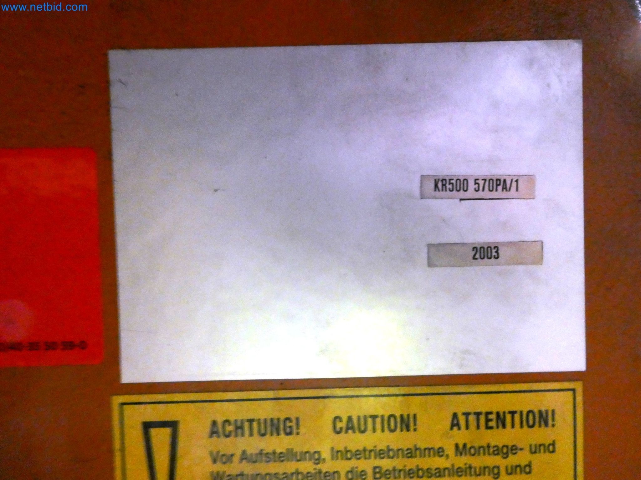 Roboty, svařovací zařízení a montážní příslušenství z automobilového průmyslu-33