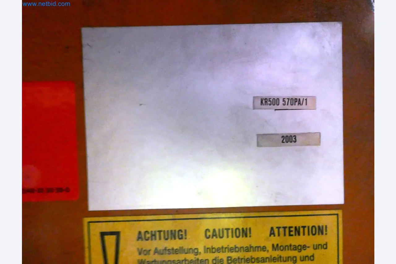 Roboty, svařovací zařízení a montážní příslušenství z automobilového průmyslu-33