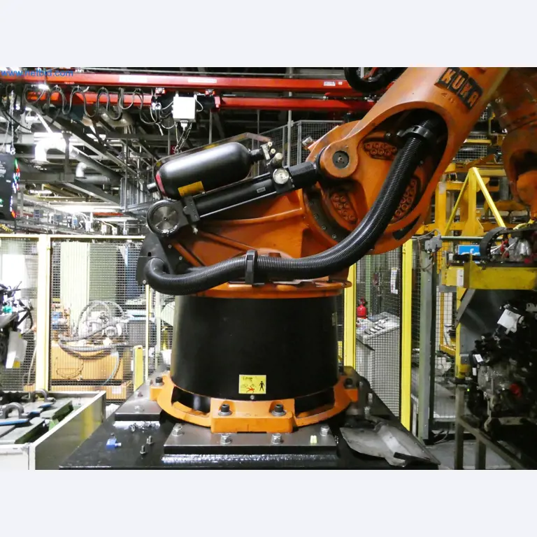 Roboty, svařovací zařízení a montážní příslušenství z automobilového průmyslu-34