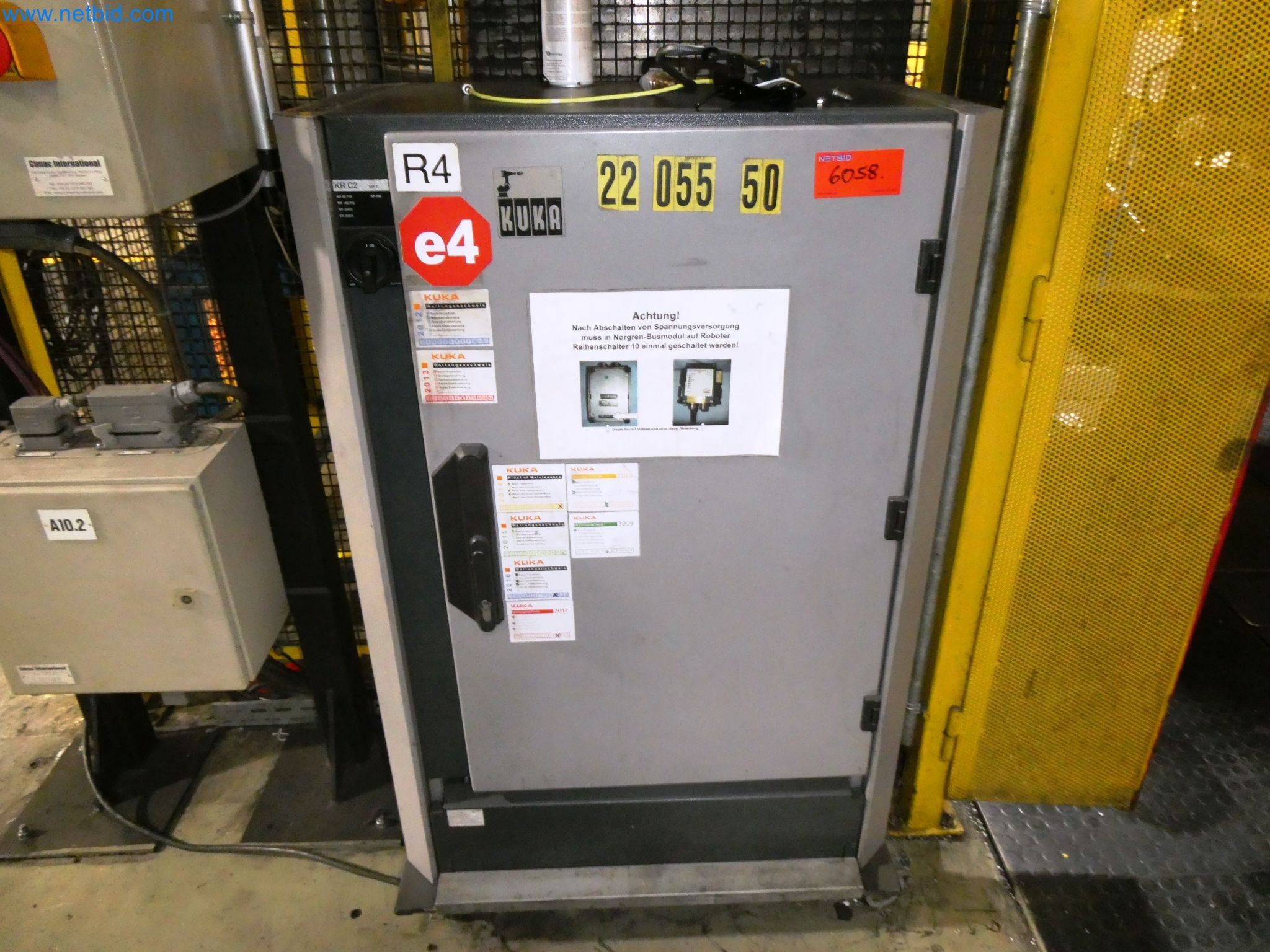 Roboty, svařovací zařízení a montážní příslušenství z automobilového průmyslu-35