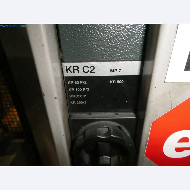 Roboty, svařovací zařízení a montážní příslušenství z automobilového průmyslu-36