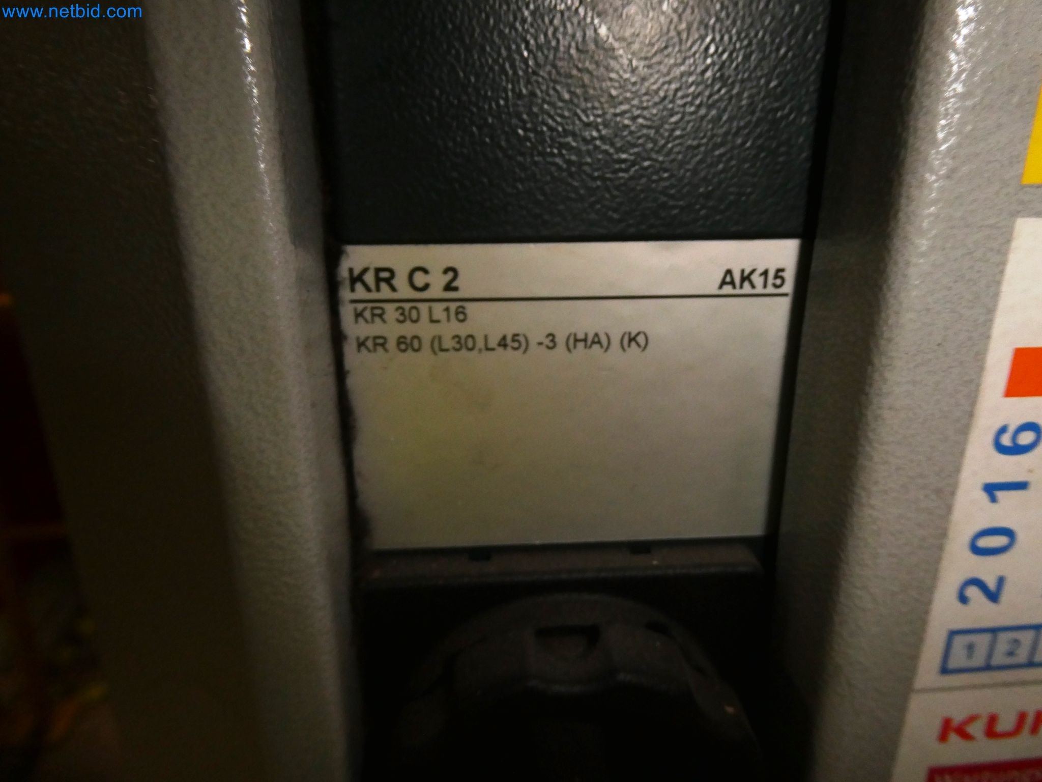 Roboty, svařovací zařízení a montážní příslušenství z automobilového průmyslu-38