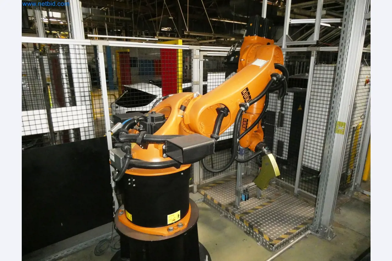 Roboty, svařovací zařízení a montážní příslušenství z automobilového průmyslu-39