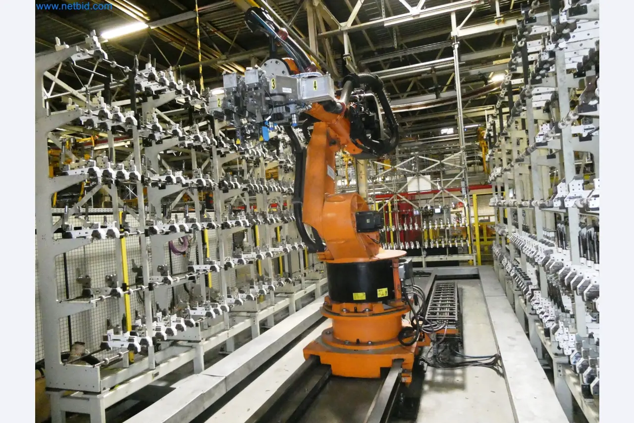 Roboty, svařovací zařízení a montážní příslušenství z automobilového průmyslu-3