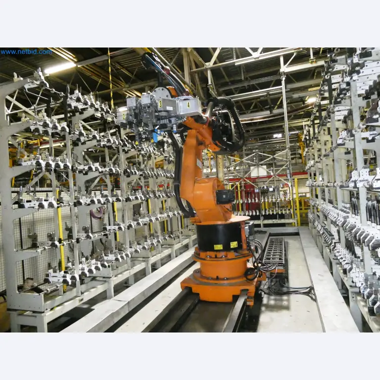 Roboty, svařovací zařízení a montážní příslušenství z automobilového průmyslu-3