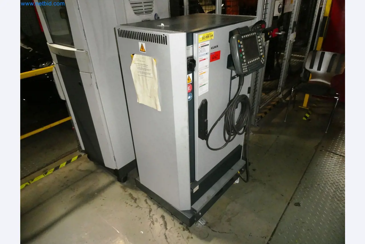 Roboty, svařovací zařízení a montážní příslušenství z automobilového průmyslu-42