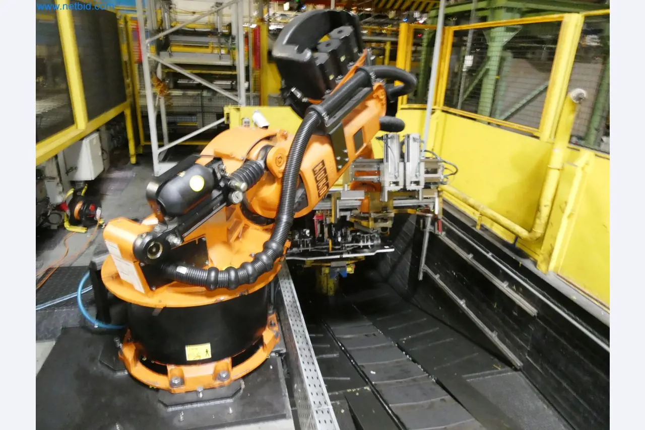 Roboty, svařovací zařízení a montážní příslušenství z automobilového průmyslu-44