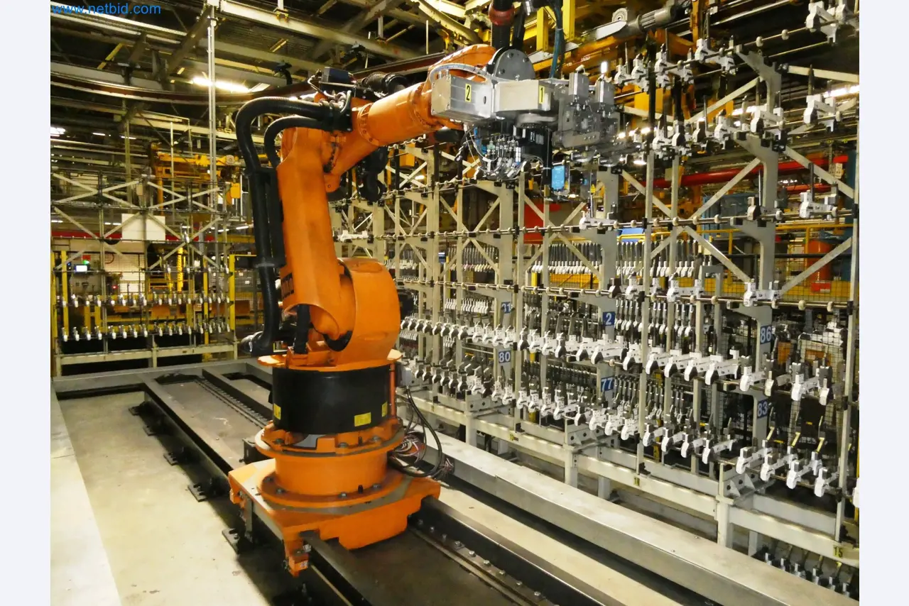 Roboty, svařovací zařízení a montážní příslušenství z automobilového průmyslu-4