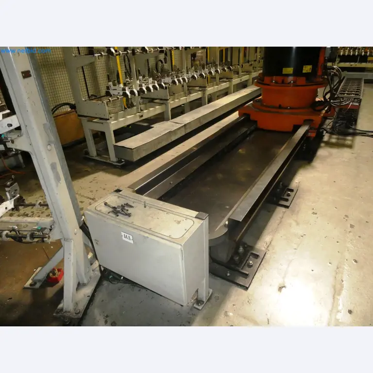 Roboty, svařovací zařízení a montážní příslušenství z automobilového průmyslu-5