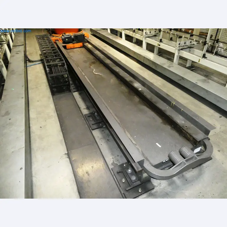 Roboty, svařovací zařízení a montážní příslušenství z automobilového průmyslu-7