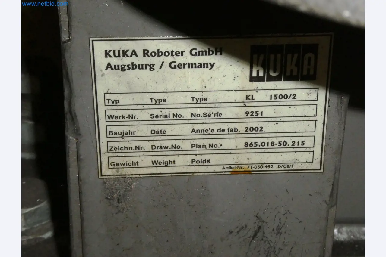 Roboty, svařovací zařízení a montážní příslušenství z automobilového průmyslu-8