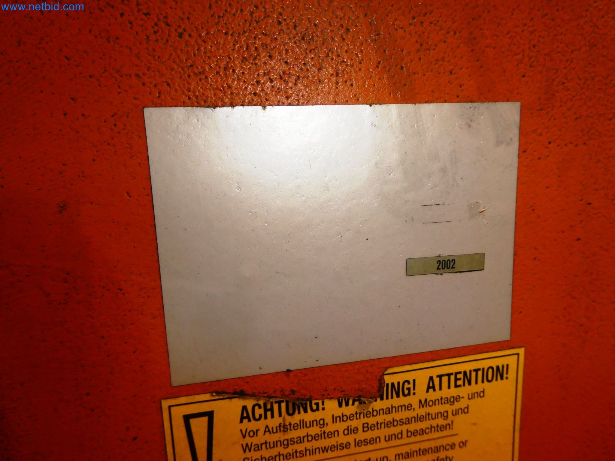 Roboty, svařovací zařízení a montážní příslušenství z automobilového průmyslu-9