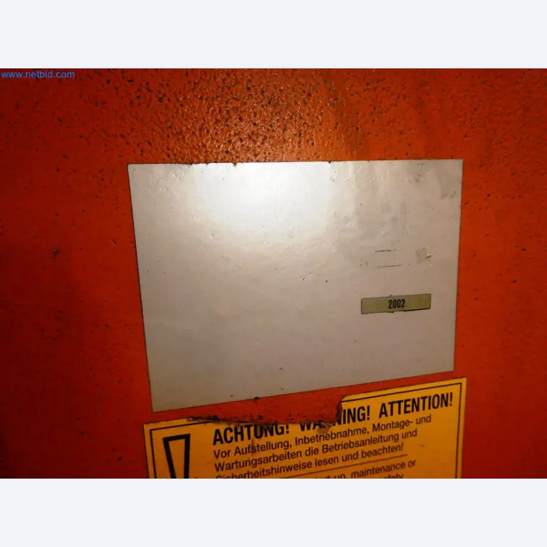 Roboty, svařovací zařízení a montážní příslušenství z automobilového průmyslu-9