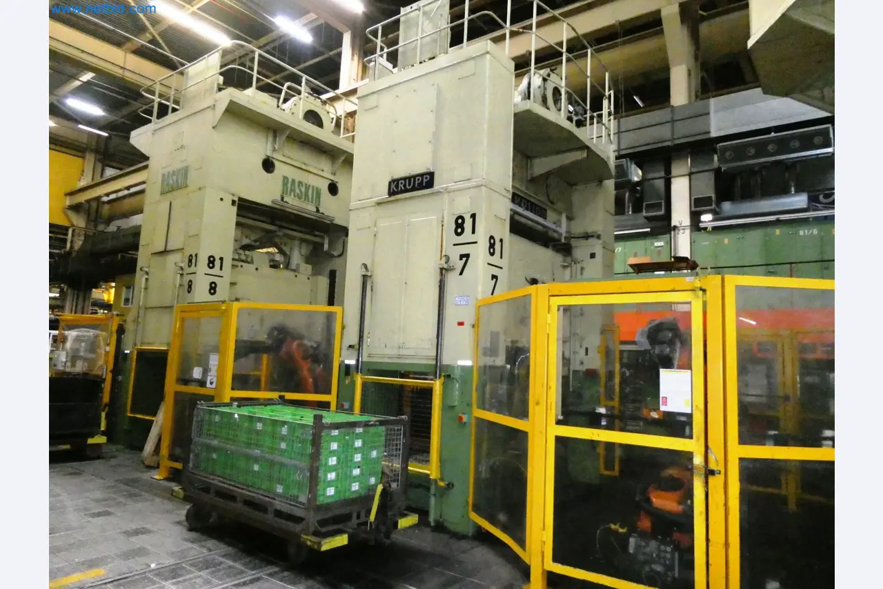 Pressenlinien aus der Automobilindustrie-24