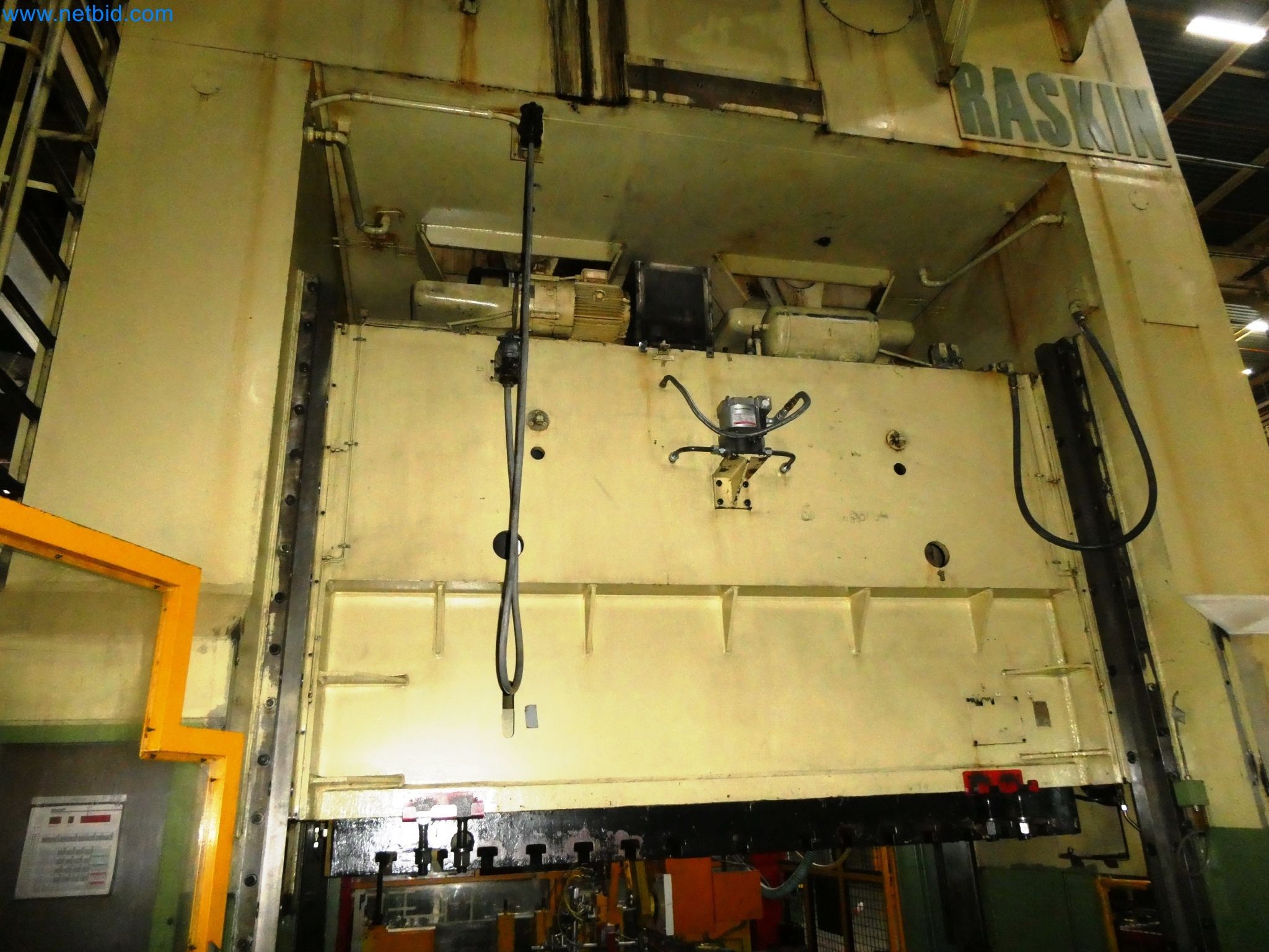 Pressenlinien aus der Automobilindustrie-26