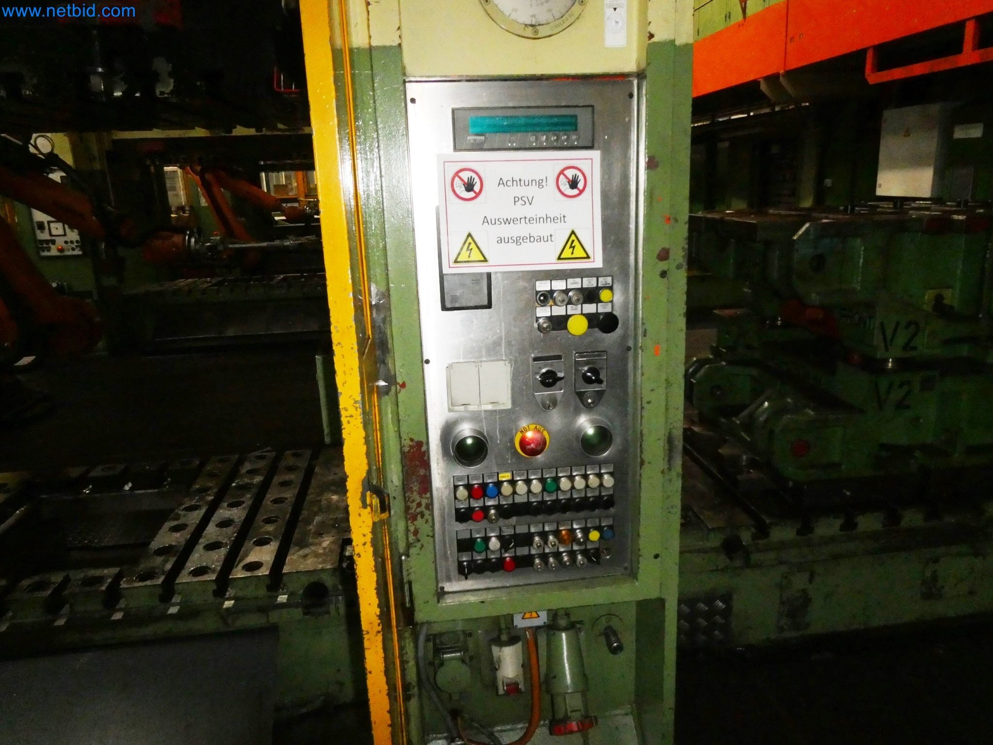 Pressenlinien aus der Automobilindustrie-33