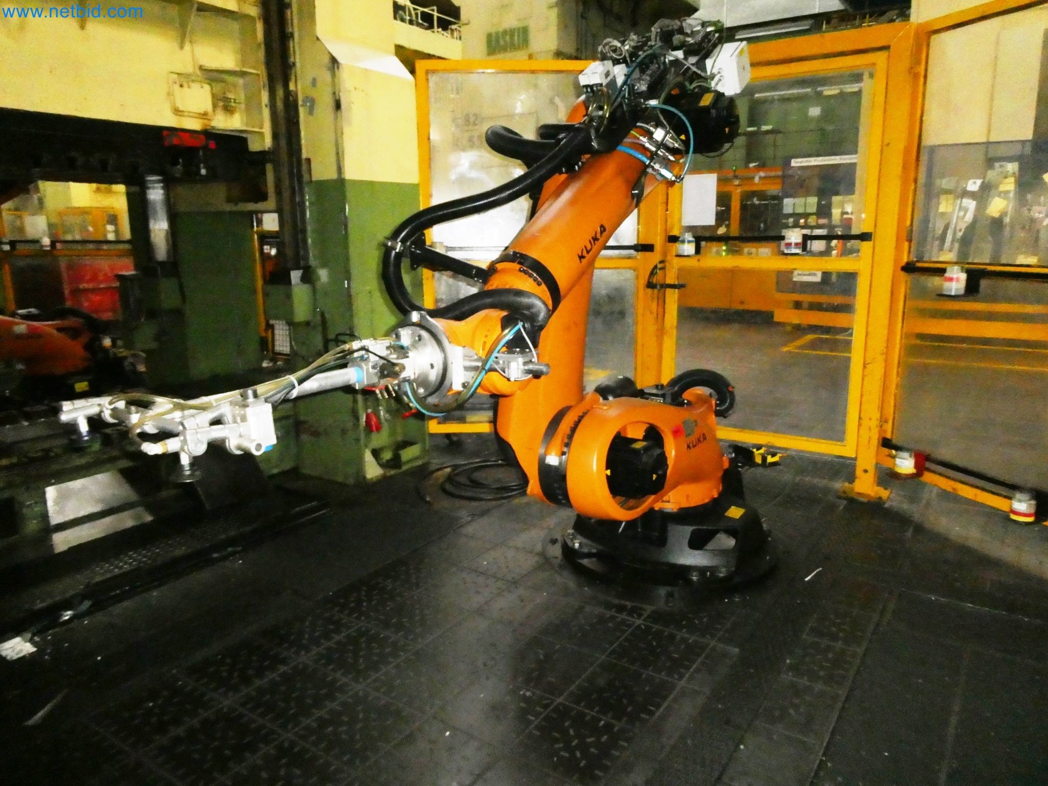 Pressenlinien aus der Automobilindustrie-35