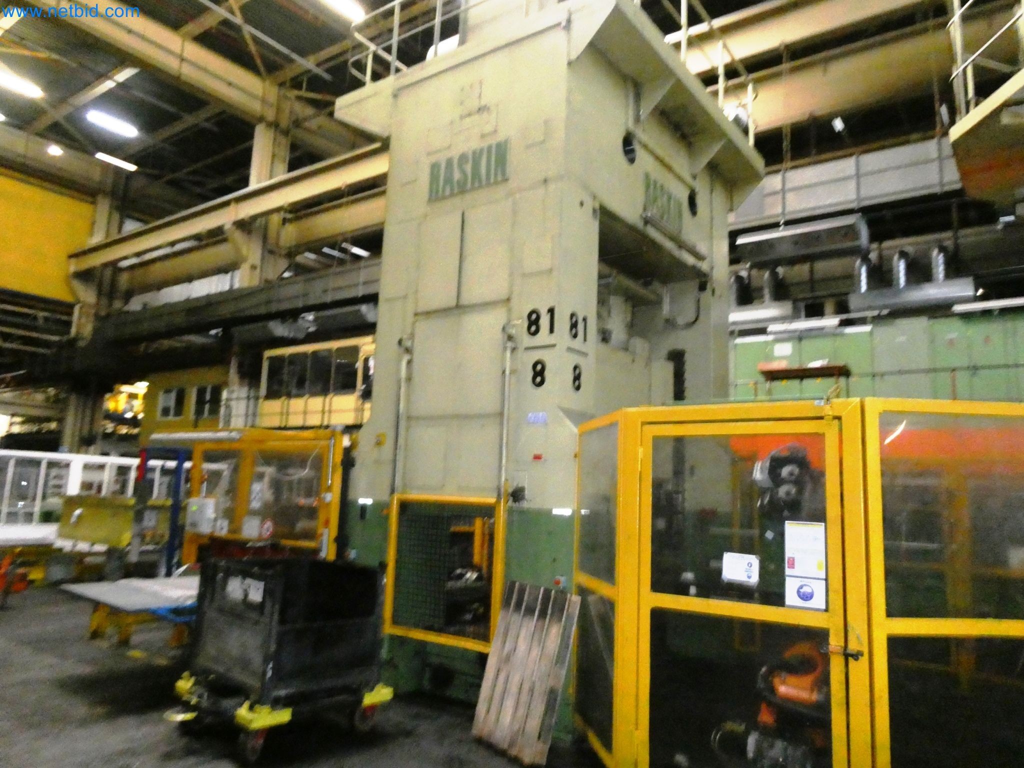 Pressenlinien aus der Automobilindustrie-45