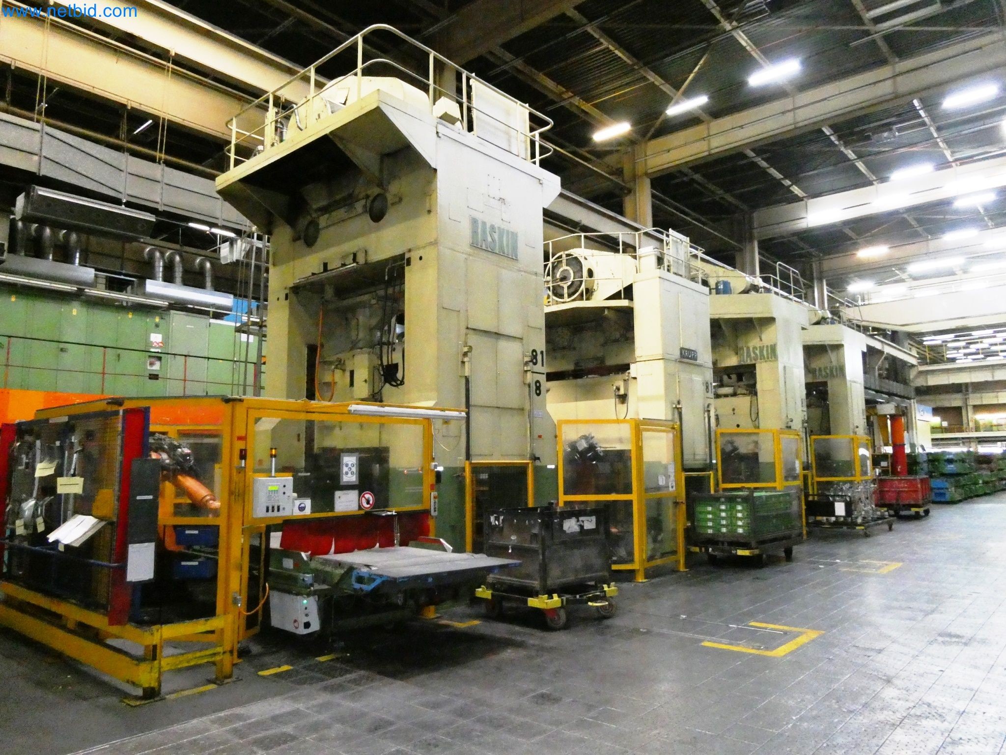 Pressenlinien aus der Automobilindustrie-56