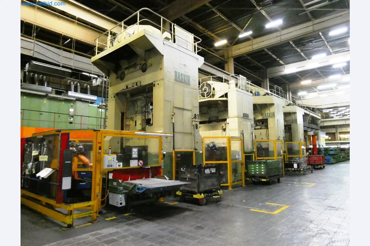 Pressenlinien aus der Automobilindustrie-56