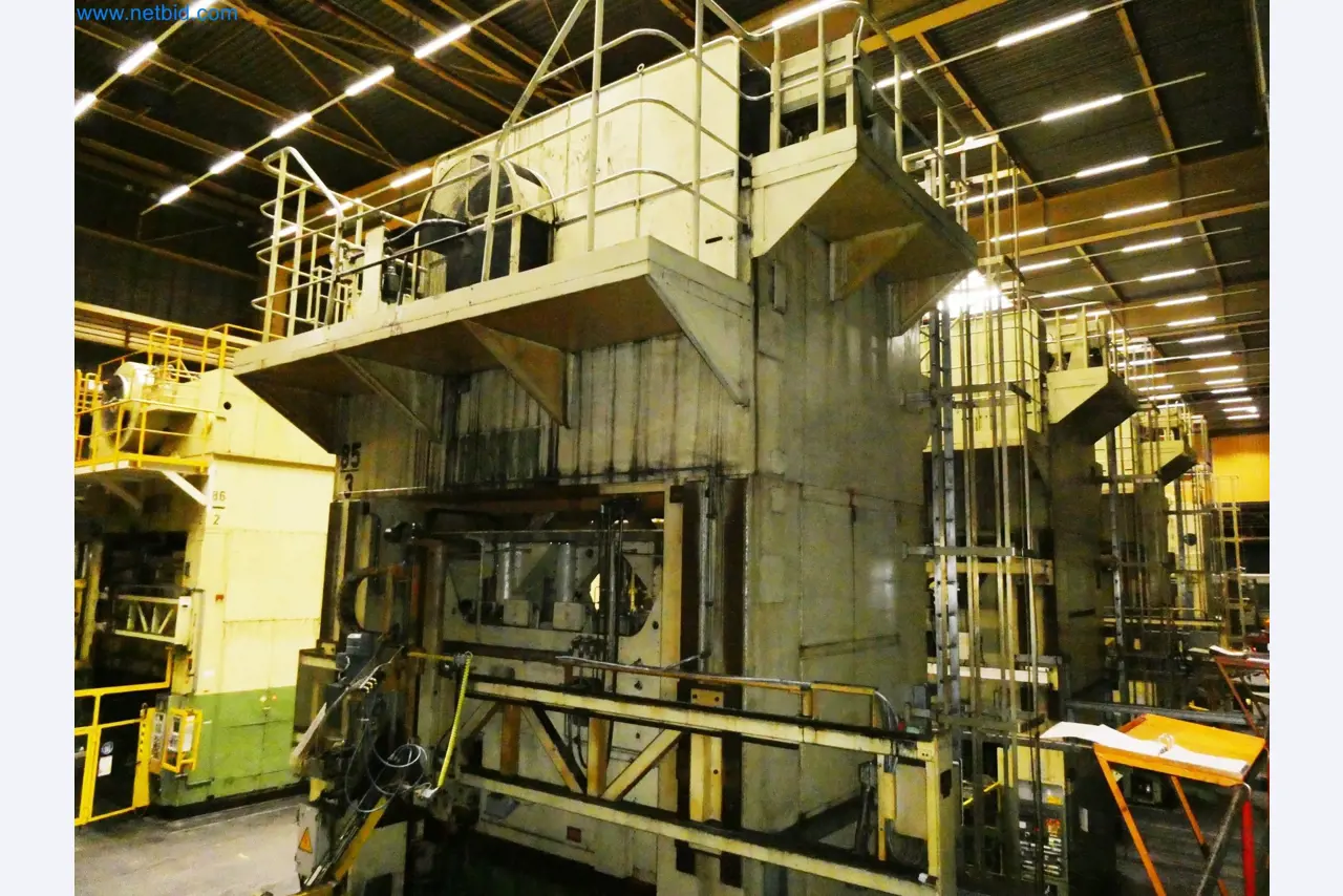 Pressenlinien aus der Automobilindustrie-14