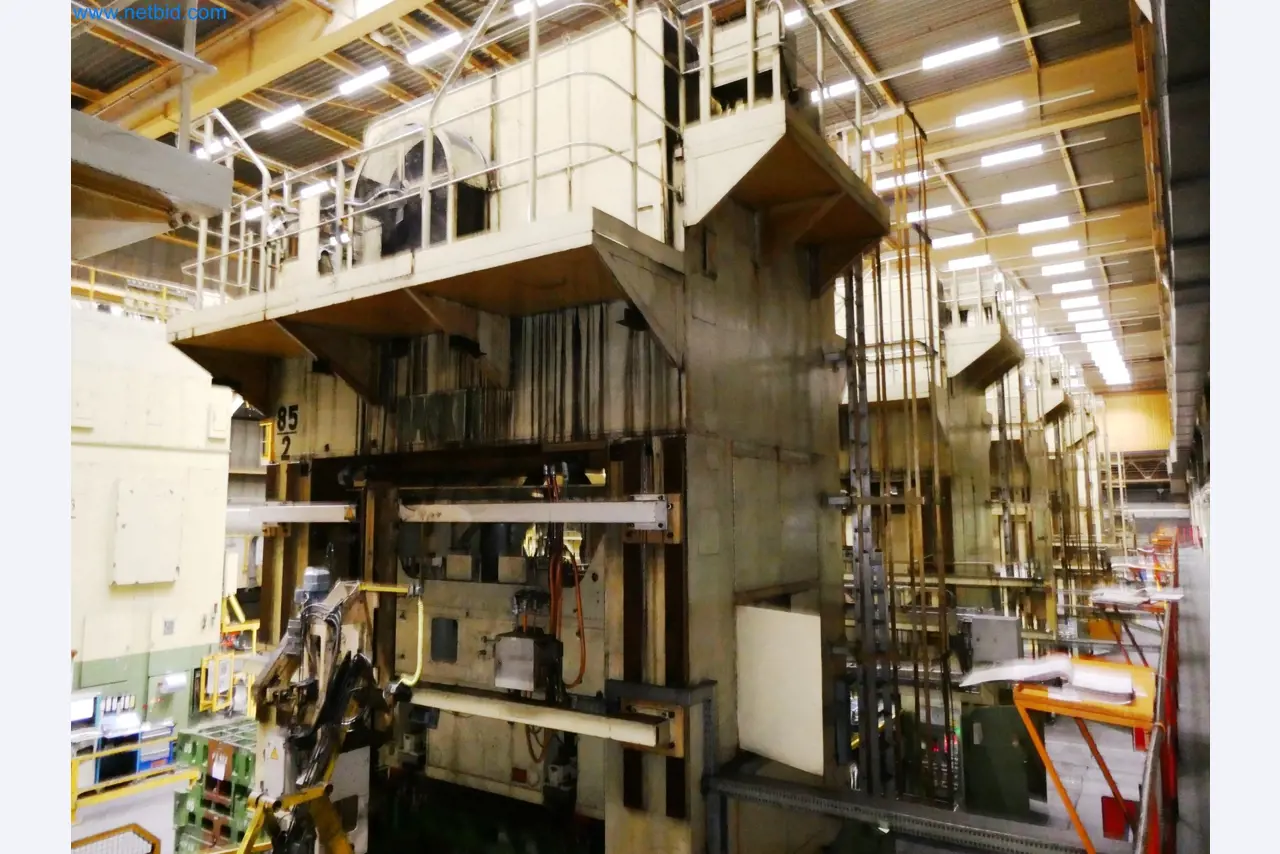 Pressenlinien aus der Automobilindustrie-17