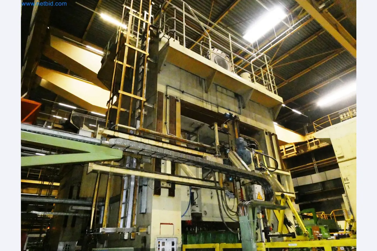 Pressenlinien aus der Automobilindustrie-37