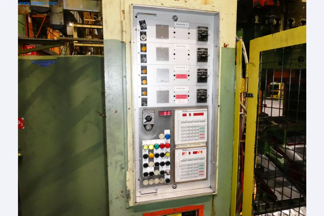 Pressenlinien aus der Automobilindustrie-43