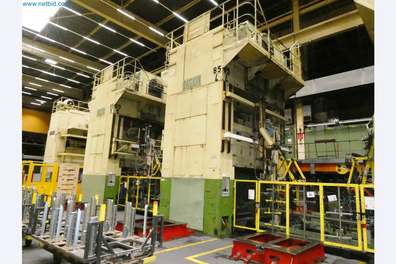 Pressenlinien aus der Automobilindustrie-46