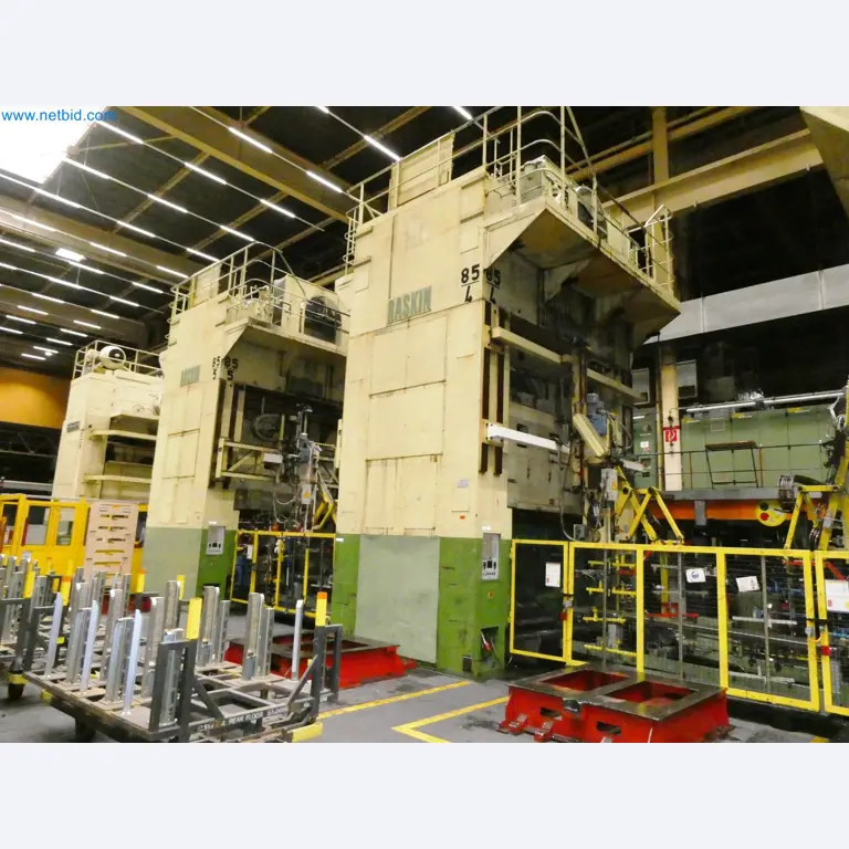 Pressenlinien aus der Automobilindustrie-46