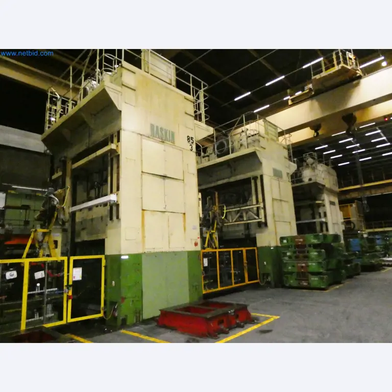 Pressenlinien aus der Automobilindustrie-57