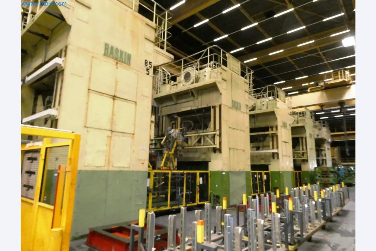 Pressenlinien aus der Automobilindustrie-61