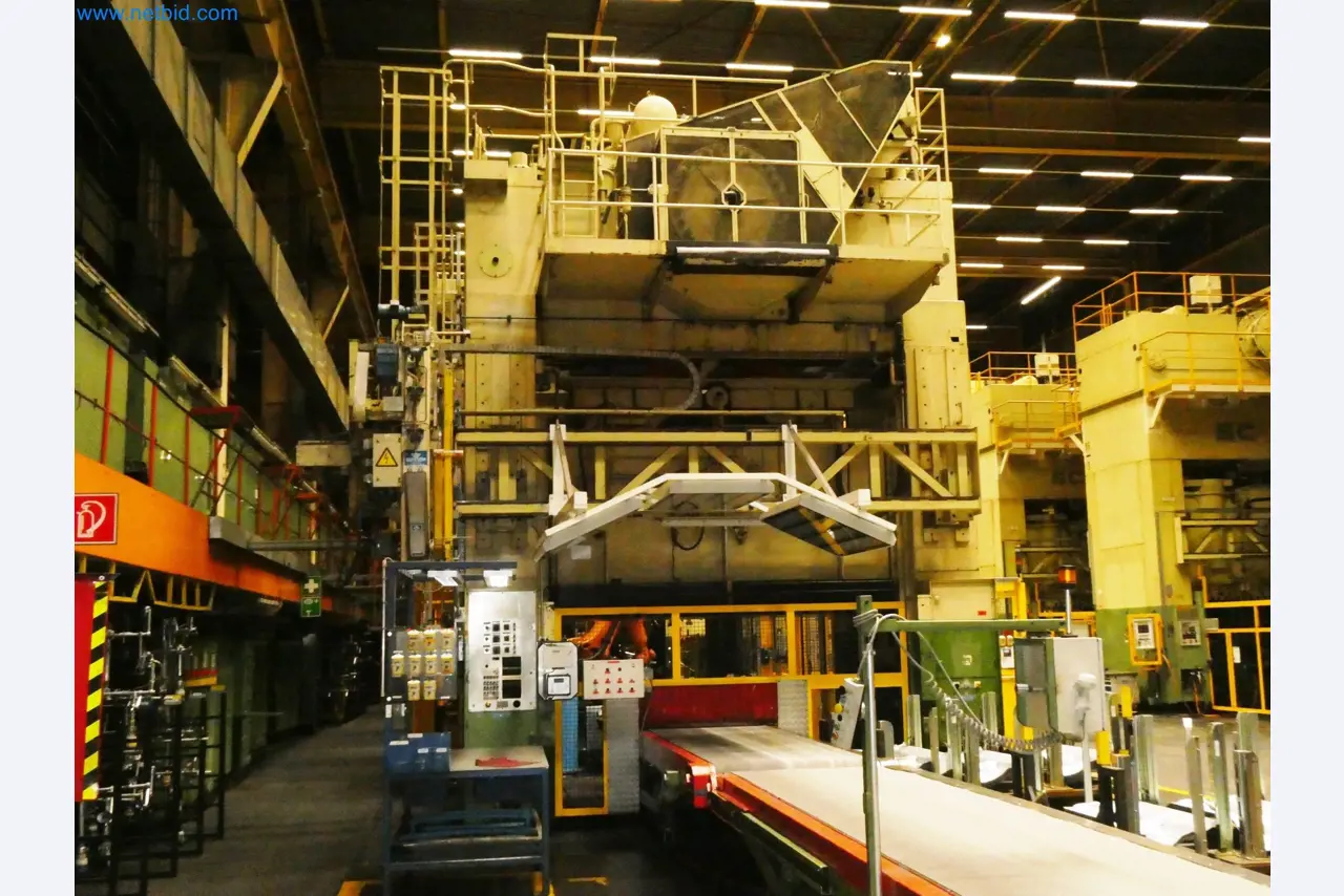 Pressenlinien aus der Automobilindustrie-70