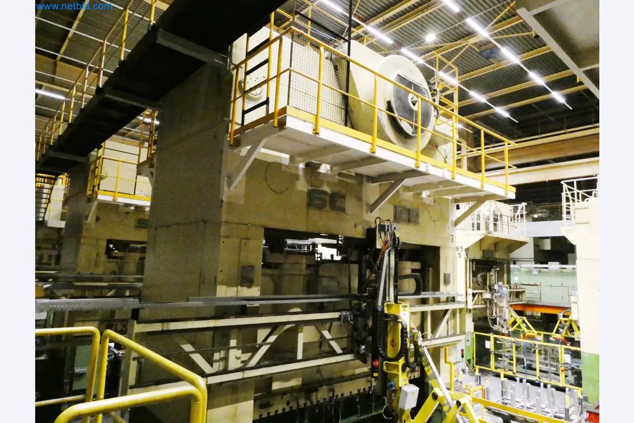 Pressenlinien aus der Automobilindustrie-37