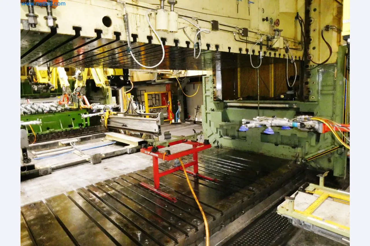 Pressenlinien aus der Automobilindustrie-9