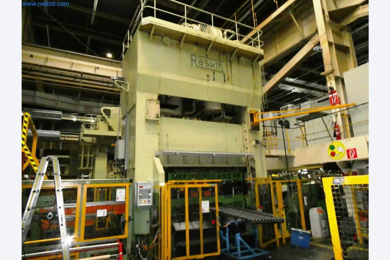 Pressenlinien aus der Automobilindustrie-13