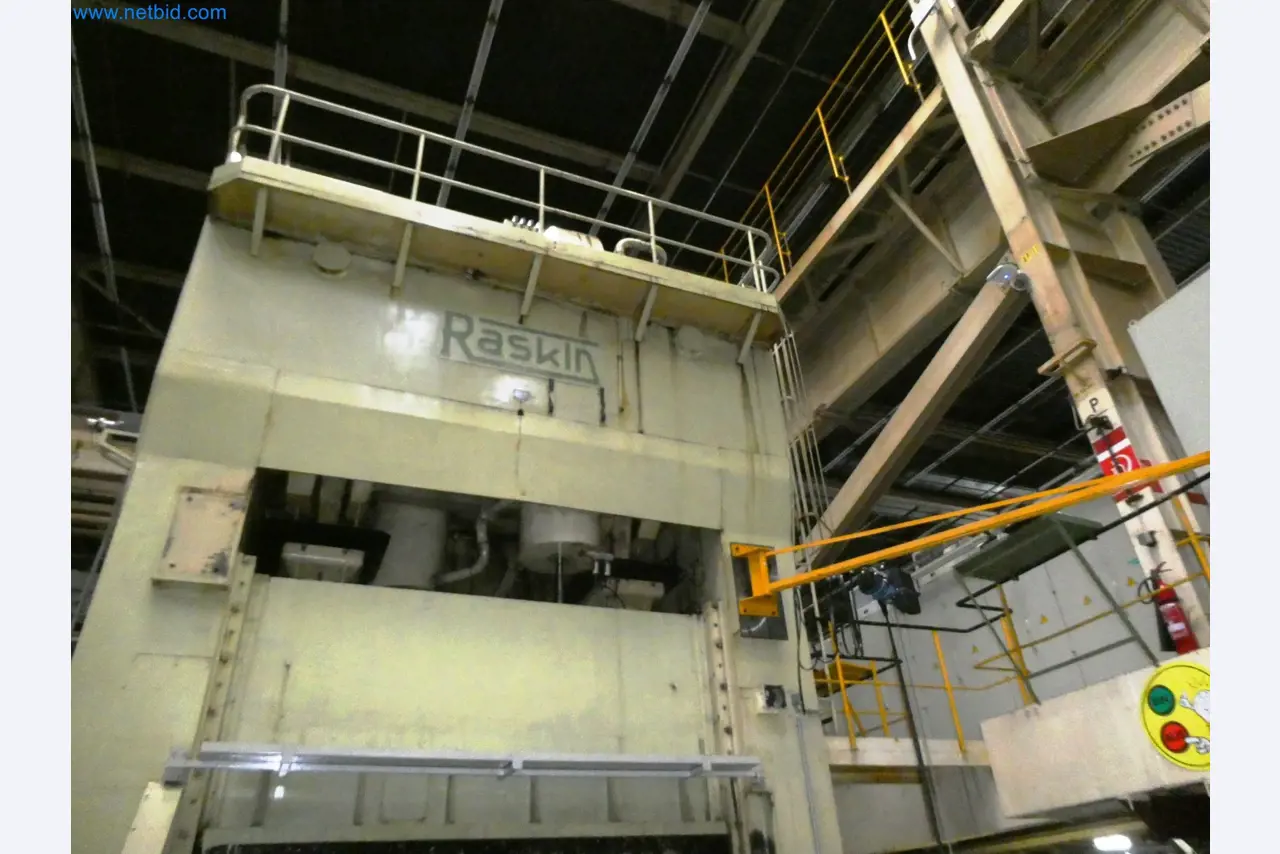 Pressenlinien aus der Automobilindustrie-21